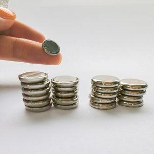Nam châm nút may ẩn Neodymium tròn lực từ mạnh dùng cho quần áo và rèm cửa, kích thước nam châm D9,5 × 1,4 mm, vỏ sắt D11,5 × 2,3 mm.